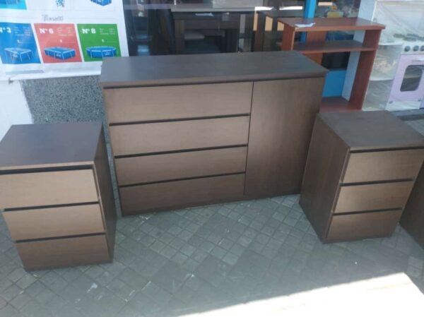 Combo Comoda Chiffonier 4 Cajones, 1 Puerta + 2 Mesas De Luz