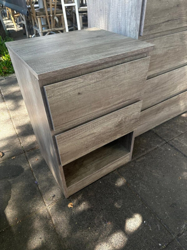 Comoda 4 Cajones + 2 Mesas De Luz 2 Cajones Nebraska Gris