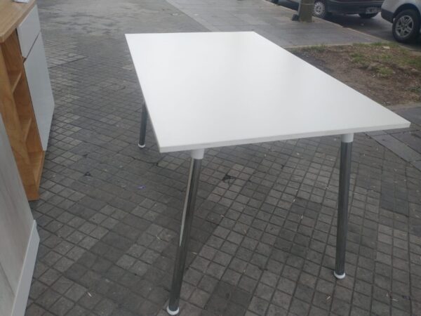 Mesa Cocina Comedor Kaunas. Tapa Melamina Base Crom 120 X 82