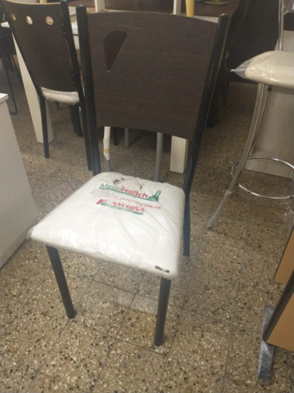 D_649100-MLA75353221107_032024-F.jpg Juego De 6 Sillas Caño Pintado. Real. Con Respaldo De Madera