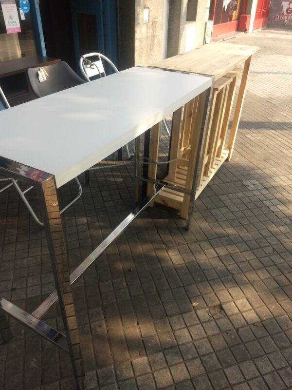 Mesa Barra Desayunador. Tapa Melamina Base Cromada 120 X 45.