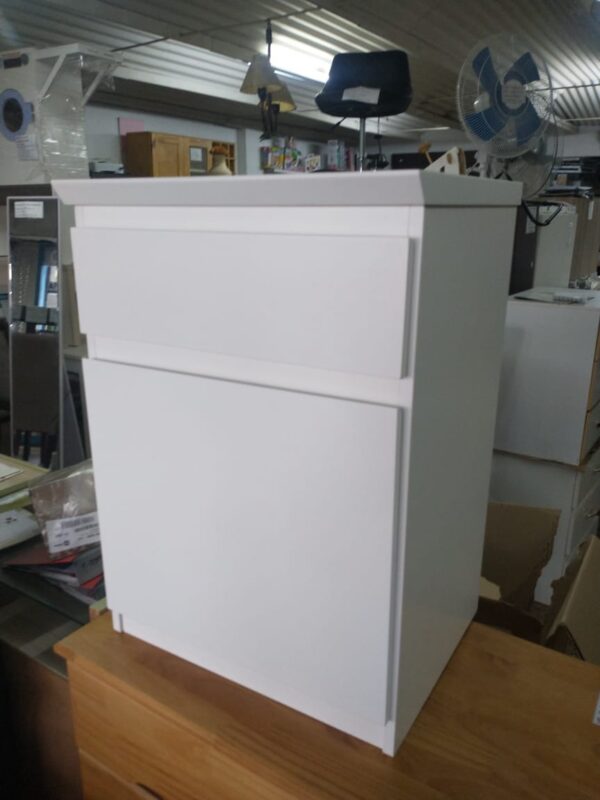 Mesa De Luz Para Sommier- Mdf Laqueado Prisma 70 X 50 X 38