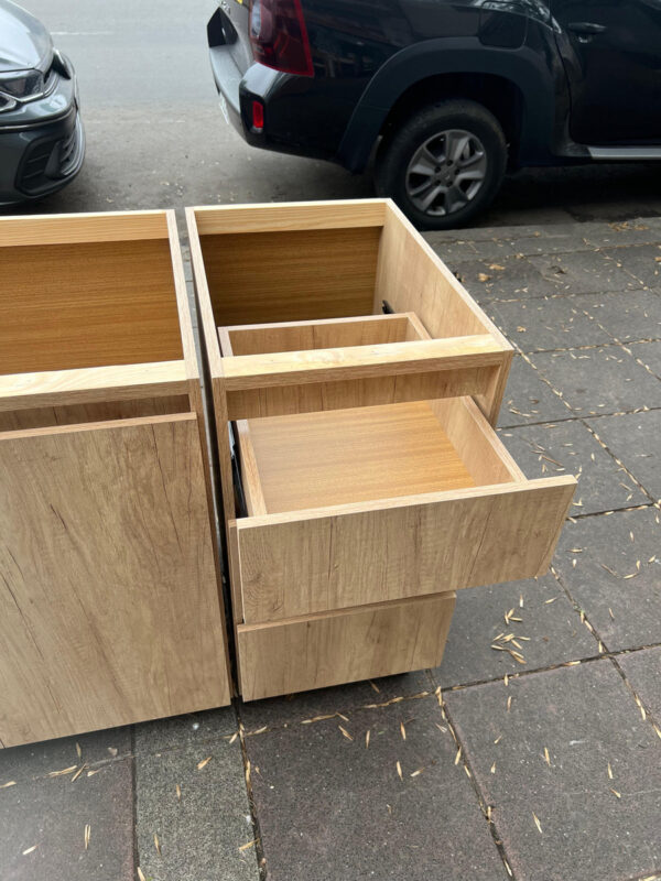 Bajo Mesada 2 Puertas, 3 Cajones. Sin Manijas. Melamina Delf