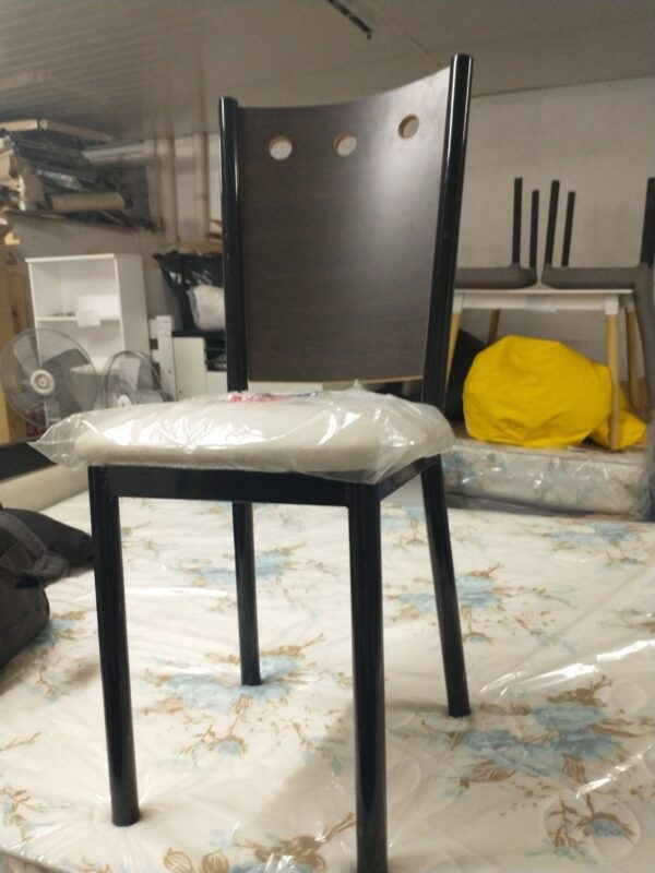 Sillas Caño Reforzado Venecia. Respaldo D Madera