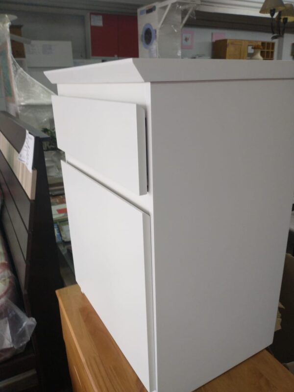 Mesa De Luz Para Sommier- Mdf Laqueado Prisma 70 X 50 X 38