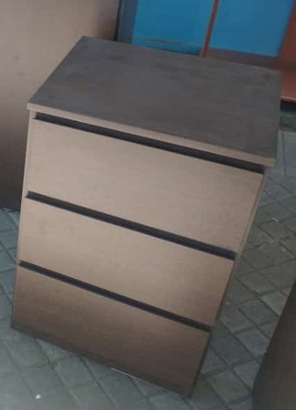 Mesa De Luz Para Sommier- 3 Cajones Corred. Metal Melamina