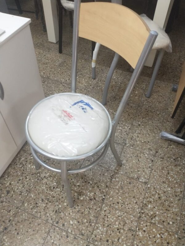 Sillas De Caño Reforzado. Vienes Con Respaldo De Madera.