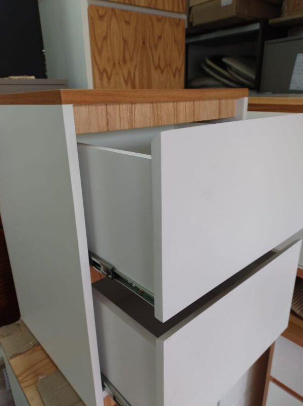 Mesa De Luz 2 Cajones. Tapa Paraiso- Laqueado Blanco. Visby