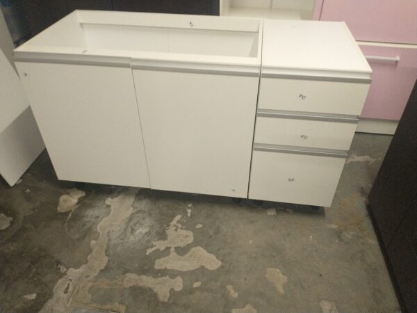 Bajo Mesada 2 Puertas, 3 Cajones. 140 X 85 X 60. Jb 140