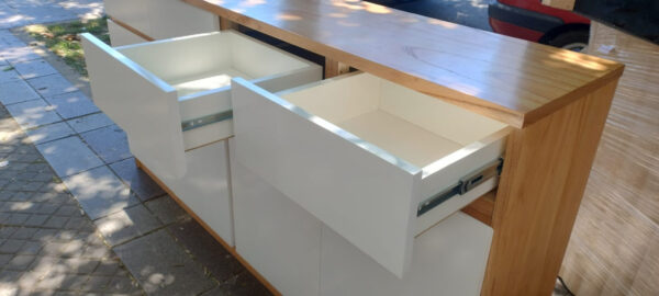 Bahiut Vajillero 4 Puertas, 4 Cajones. 180 X 90 X 40