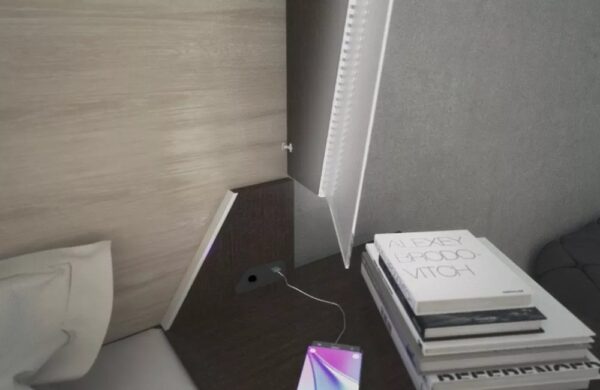 Respaldo Notte Con Mesas De Luz Flotante. Con Led Y Usb