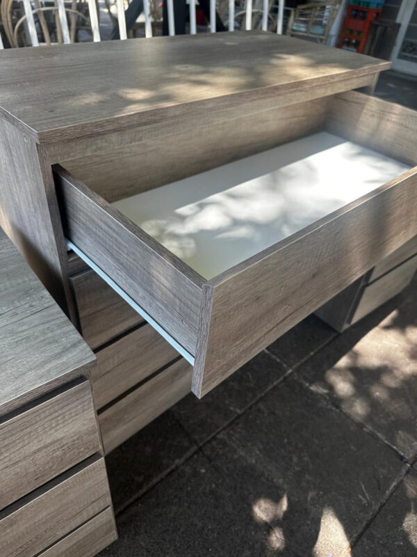 Comoda 4 Cajones + 2 Mesas De Luz 2 Cajones Nebraska Gris