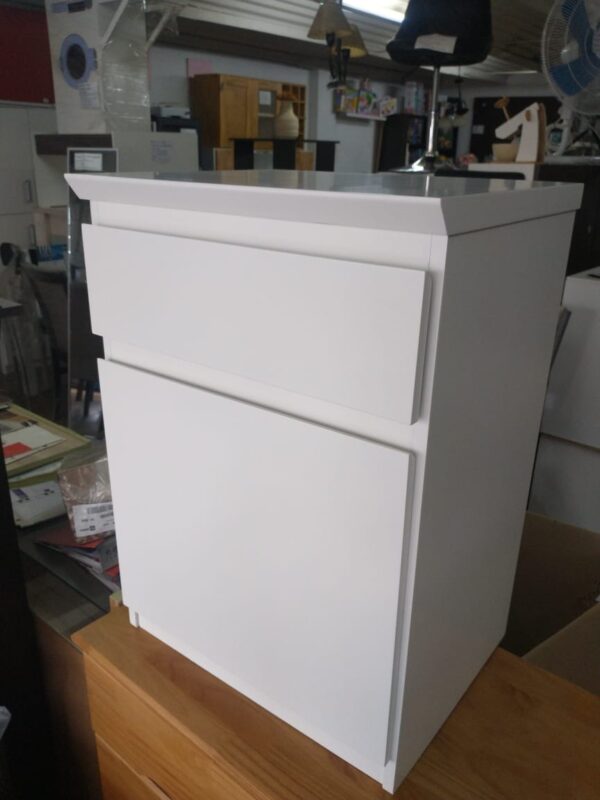 Mesa De Luz Para Sommier- Mdf Laqueado Prisma 70 X 50 X 38