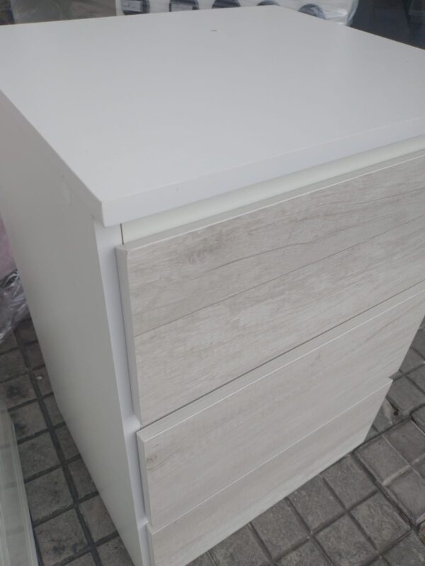 Mesa De Luz Para Sommier- 3 Cajones Corred. Met 64 X 42 X 30