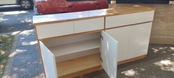 Bahiut Vajillero 4 Puertas, 4 Cajones. 180 X 90 X 40