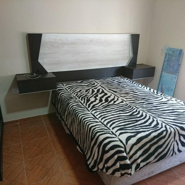 Respaldo Notte Con Mesas De Luz Flotante. Con Led Y Usb