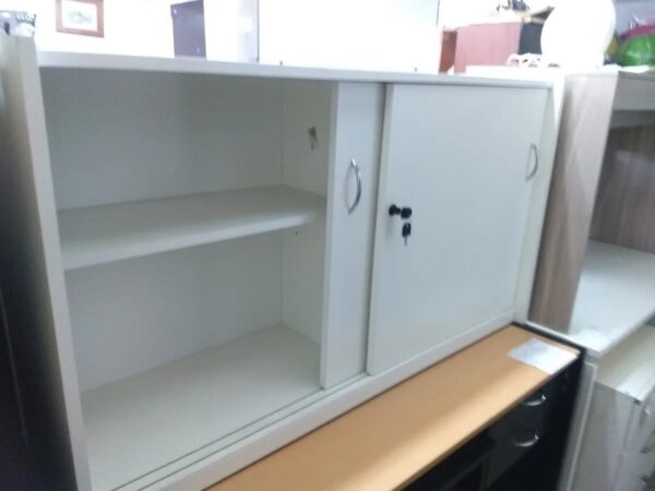 Biblioteca Baja De Oficina. 2 Puertas, Con Llave. Cod. 921