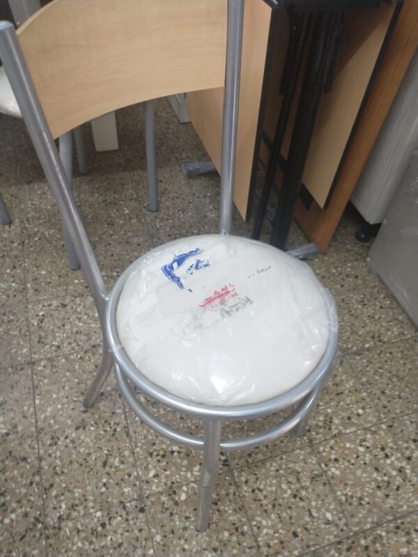 Sillas De Caño Reforzado. Vienes Con Respaldo De Madera.