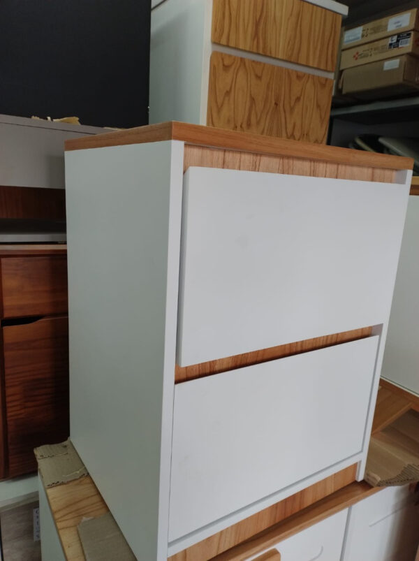 Mesa De Luz 2 Cajones. Tapa Paraiso- Laqueado Blanco. Visby