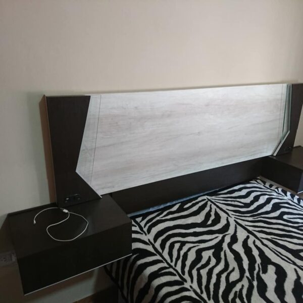 Respaldo Notte Con Mesas De Luz Flotante. Con Led Y Usb