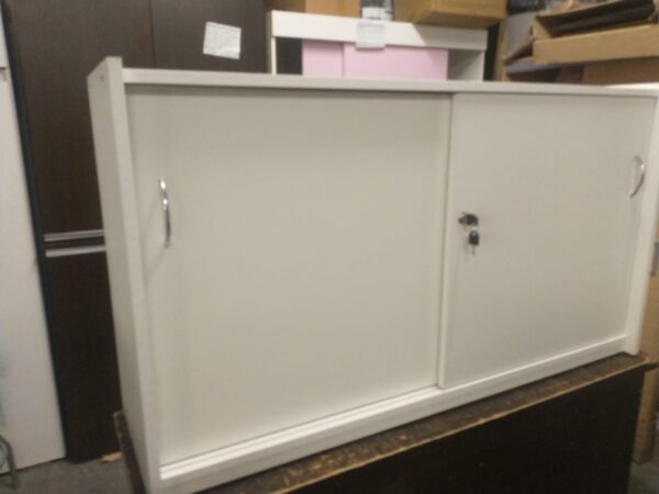 Biblioteca Baja De Oficina. 2 Puertas, Con Llave. Cod. 921