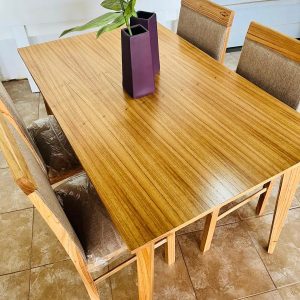 Mesa Enchapada 1.30 X 0.80 + 4 Sillas Karim Paraiso Melamina