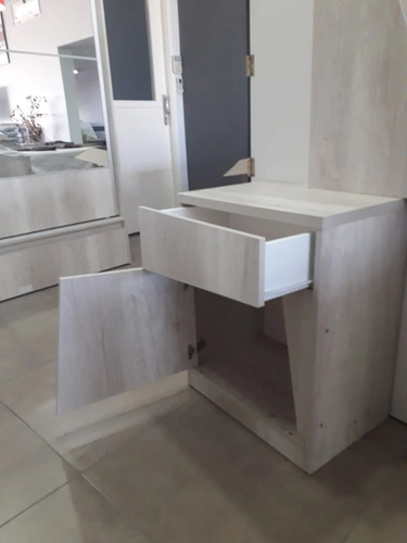 Mesa De Luz 1 Cajon 1 Puerta- 52 X 68 X 36- Kendor