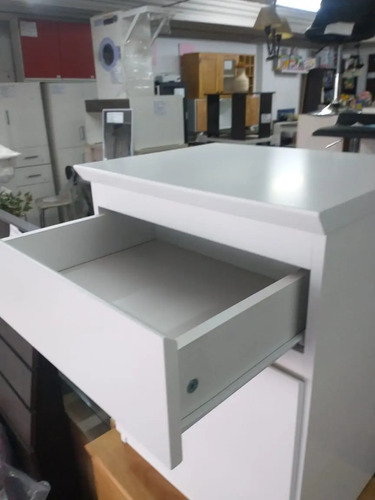 Mesa De Luz Para Sommier- Mdf Laqueado Prisma 70 X 50 X 38