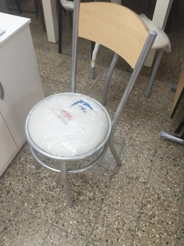 Sillas De Caño Reforzado. Vienes Con Respaldo De Madera.