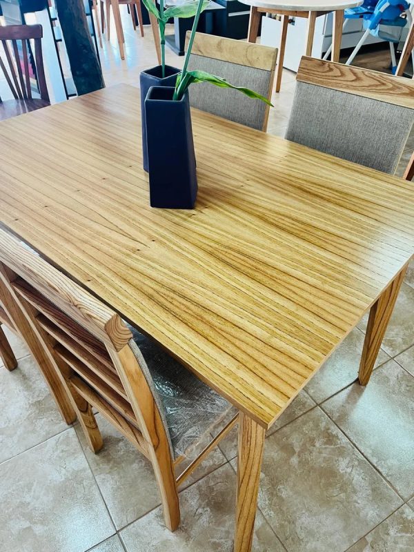 D_844398-MLA110317412783_042026-F.jpg Mesa Enchapada 1.30 X 0.80 + 4 Sillas Karim Paraiso Melamina