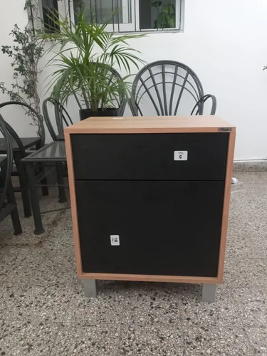 Mesa De Luz 1 Puerta, 1 Cajon. Sistema Push. Cod. 6426