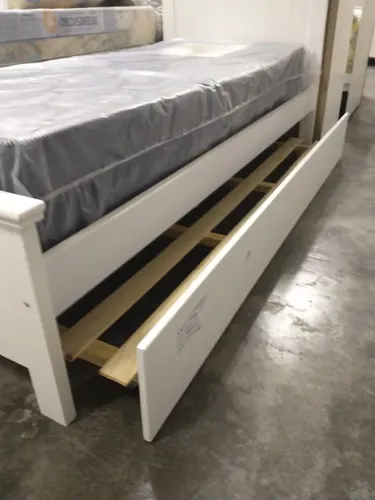 Cama 1 Plaza Laqueada Elegante - Con Mesa De Luz- Cod. 800