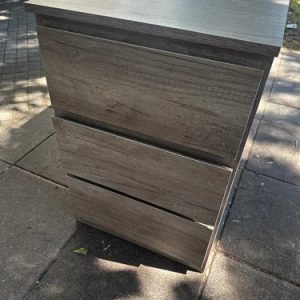 Mesa De Luz Para Sommier 3 Cajones. 63-42-37 Nebraska Gris